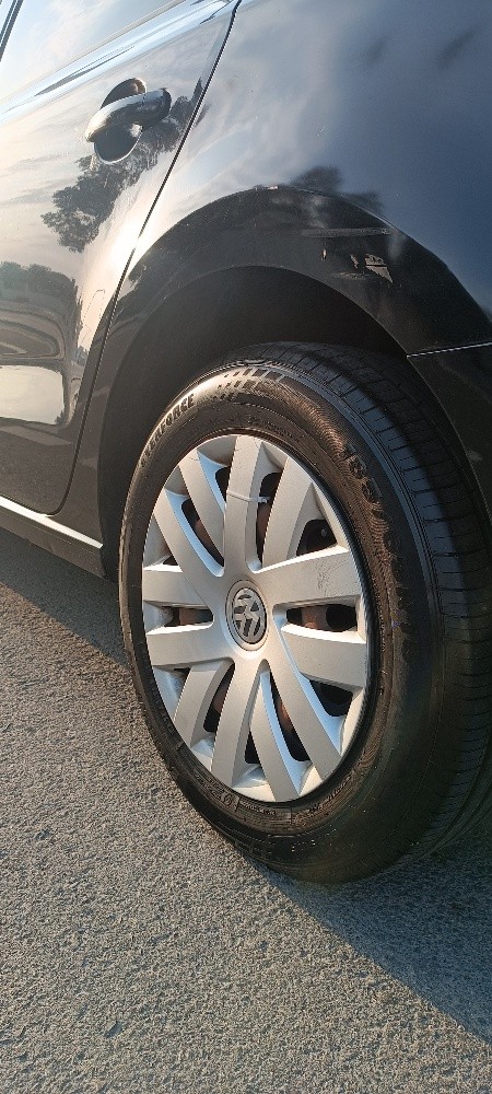 Clean Volkswagen Pollo Sedan 2015 - 4