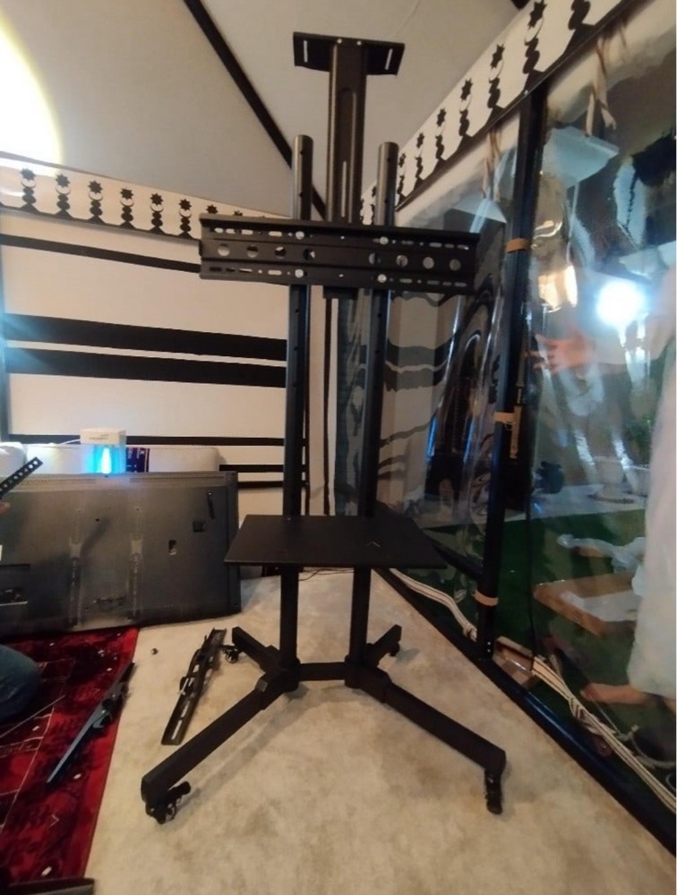 حامل تلفزيون بعجلات - 1