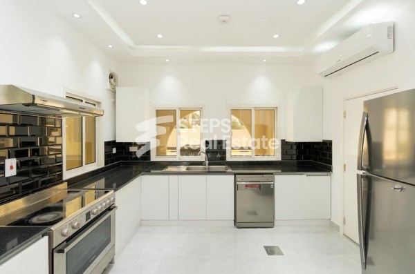 Luxurious 5Bedroom Villa for Rent - 4