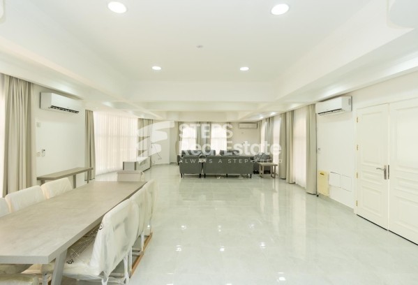 Luxurious 5Bedroom Villa for Rent - 19