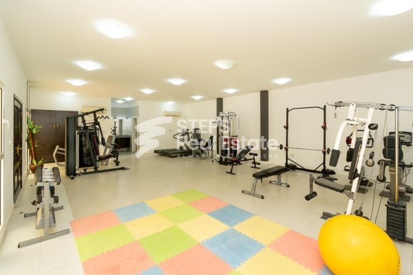 Luxurious 5Bedroom Villa for Rent - 11