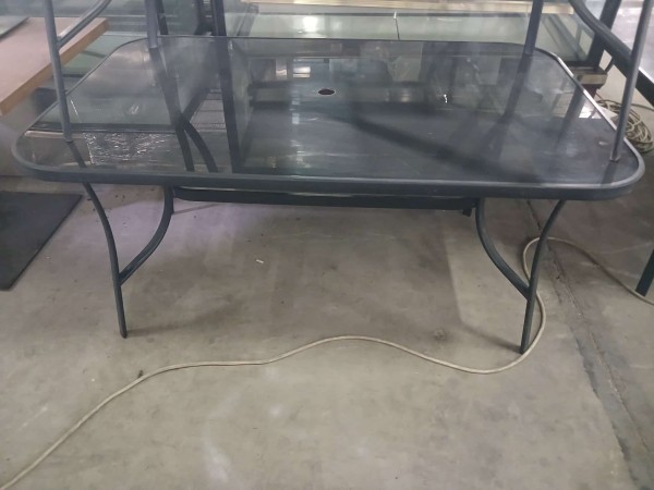Restaurant tables used - 2