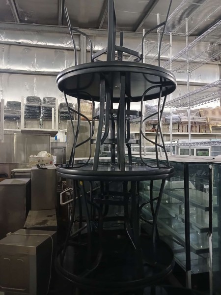 Restaurant tables used - 3