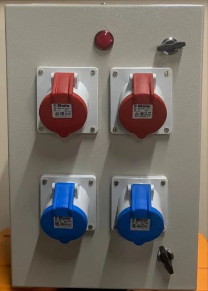 INDUSTRIAL SOCKET PANEL - 8