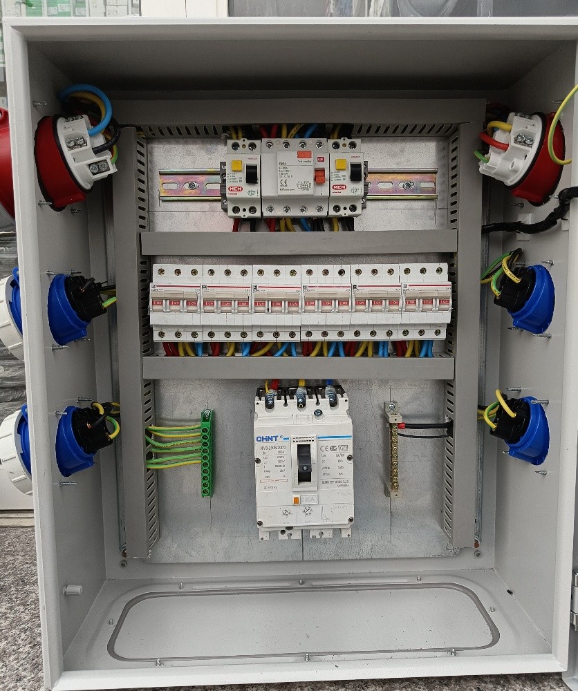 INDUSTRIAL SOCKET PANEL - 10