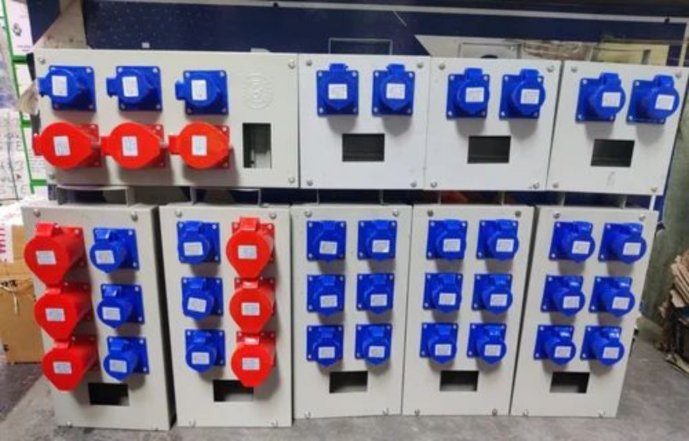 INDUSTRIAL SOCKET PANEL - 9