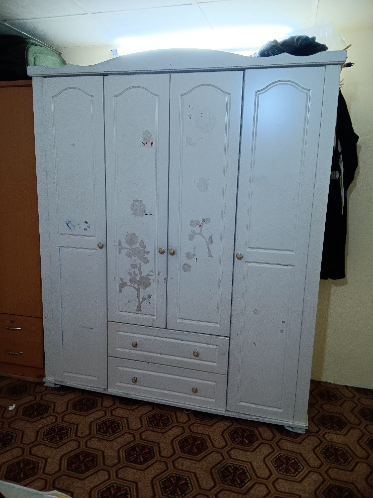 double bed and wardrobe - 4