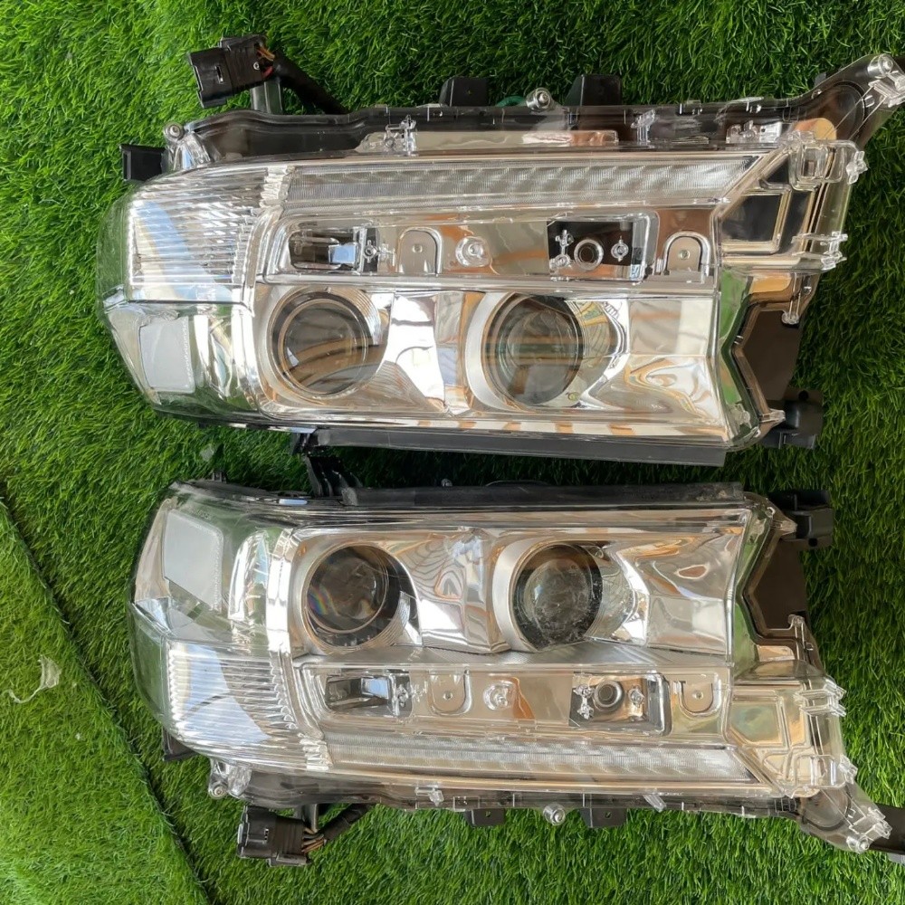 Land Cruiser 2012 Headlight - 3