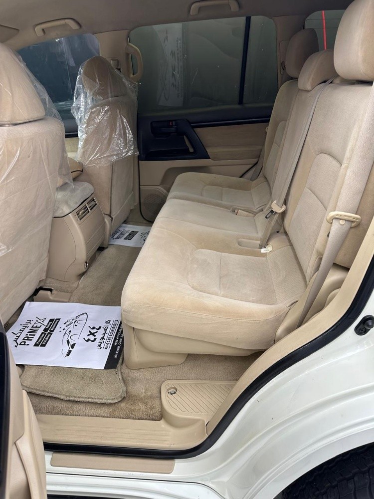 TOYOTA LAND CRUISER G - 4