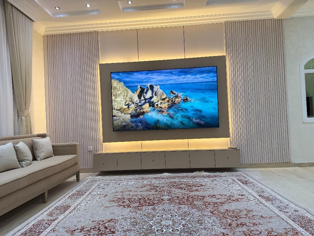 التلفزيون والجدار وديكور المنزل - 2
