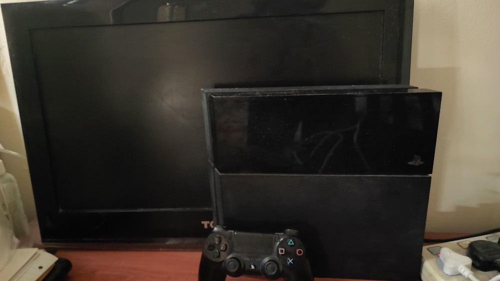 TCL Screen & PS4 (jailbreakable) - 1