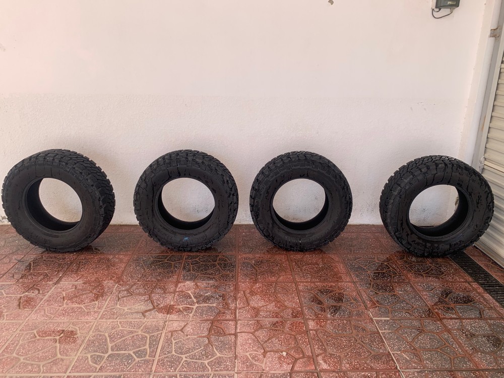 original tires in good condition  - 7