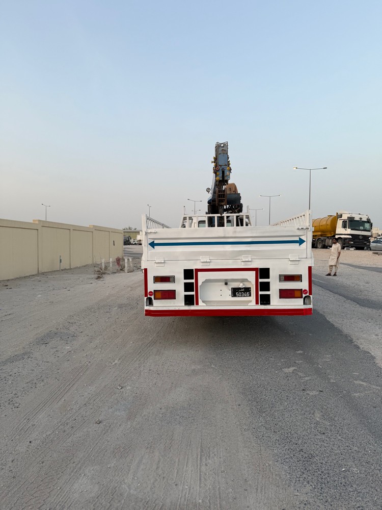 Mitsubishi boom truck - 4