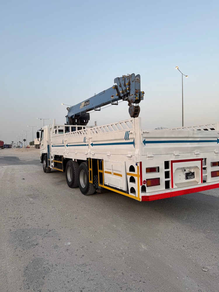 Mitsubishi boom truck - 3
