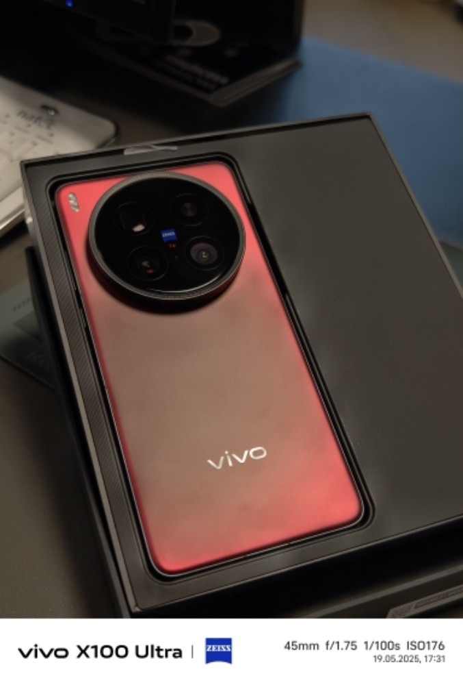 Vivo X200 Ultra 512/16 Red - 1