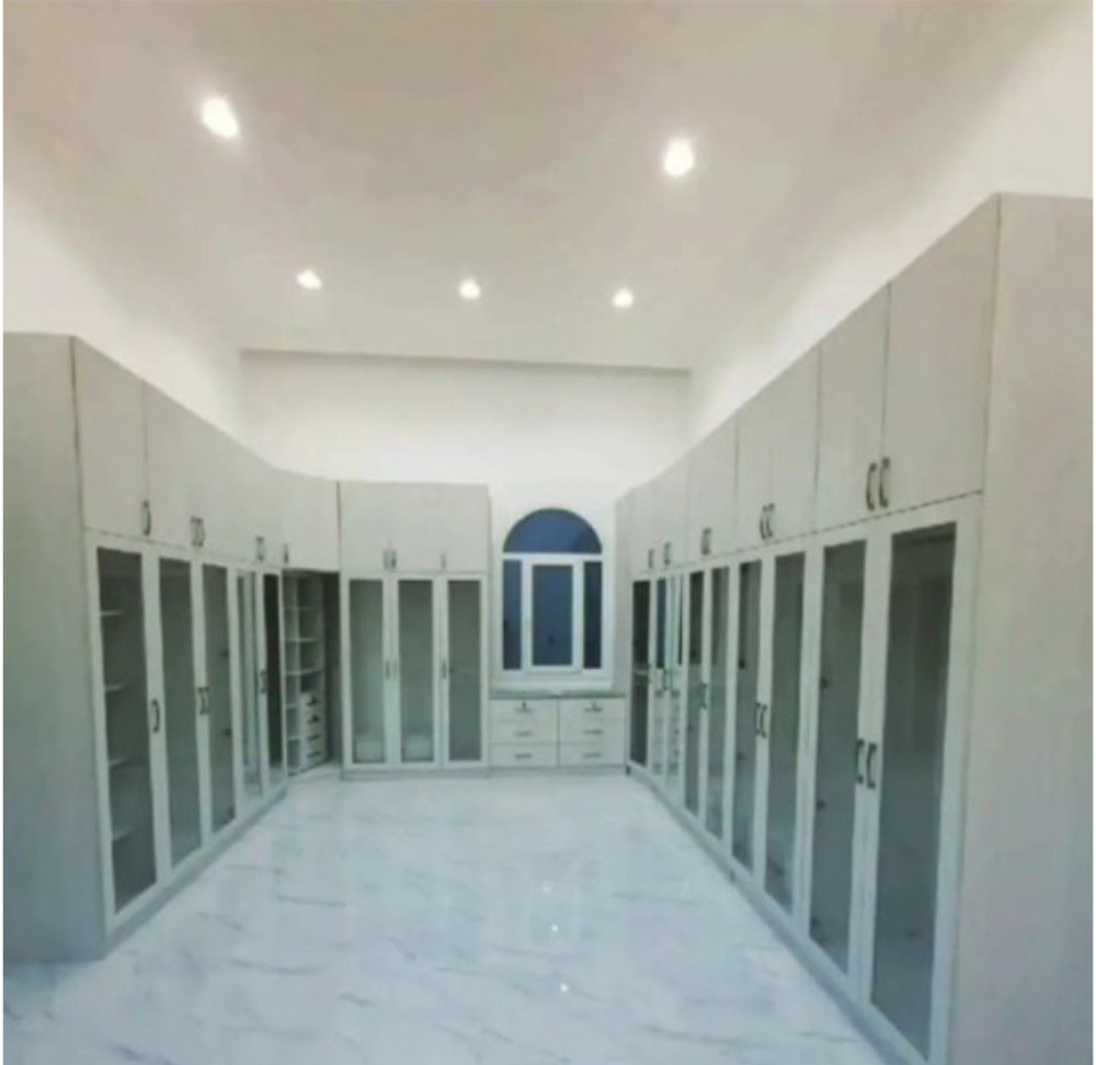 I offer custom carpentry and furn - 4