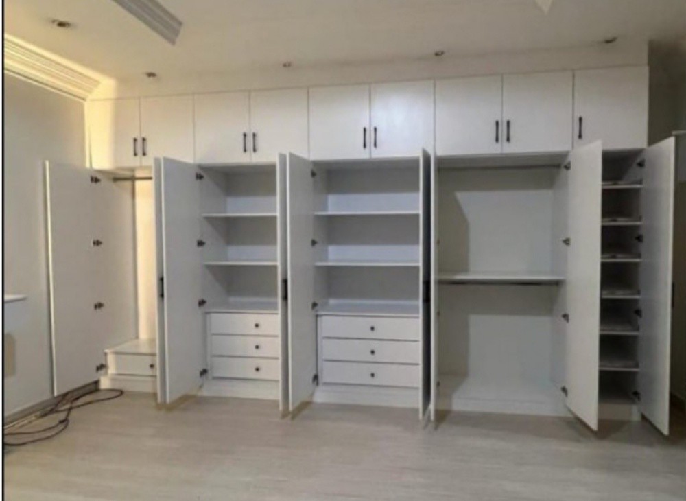 I offer custom carpentry and furn - 10