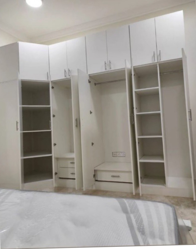 I offer custom carpentry and furn - 7