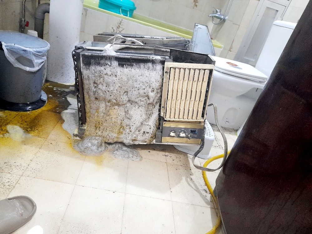 Latest model AC Selling. - 23