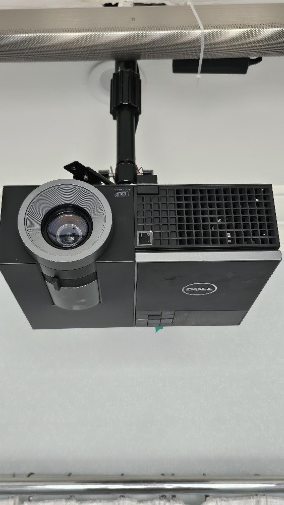 Dell projector for sale 800 Qr - 1