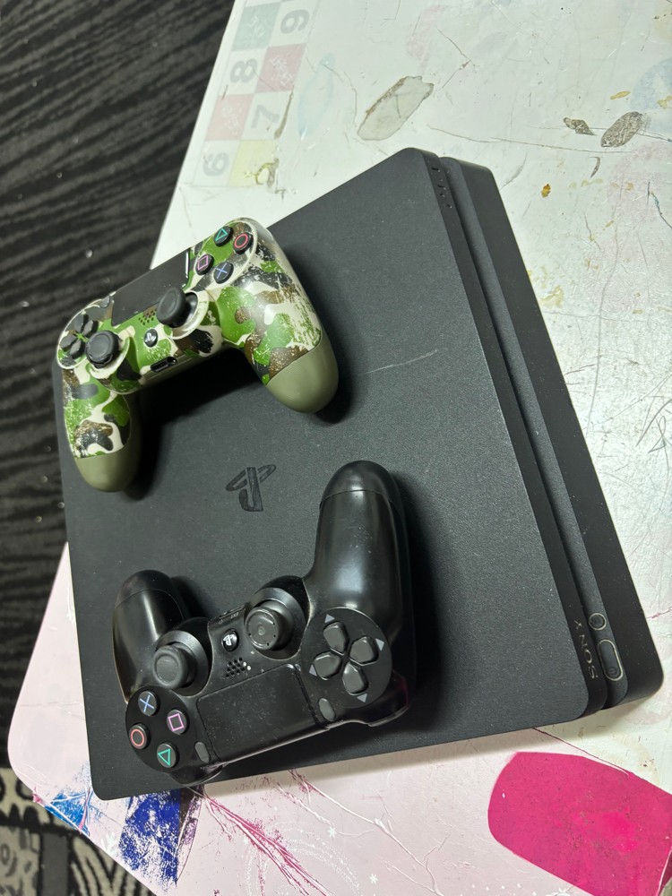 ps4 with 2 controllers  - 2