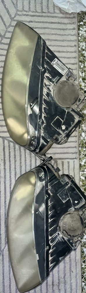 Front right and left headlights  - 1