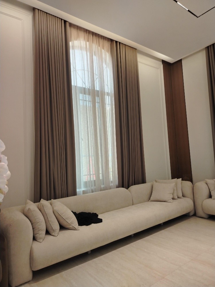 Sheer white curtains, gold tiebac - 2