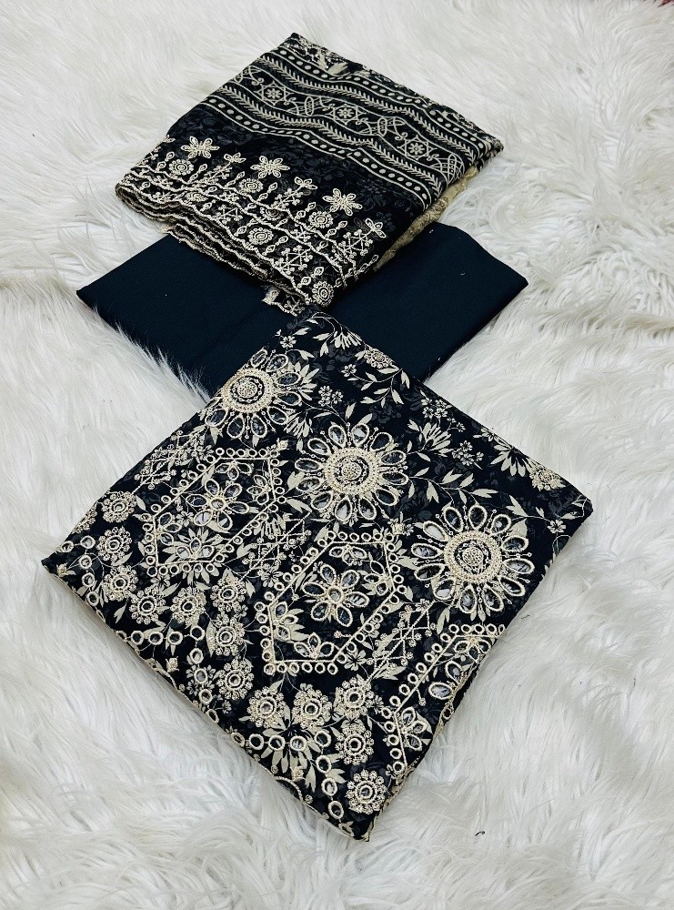 Pakistani clothes in Qatar - 5