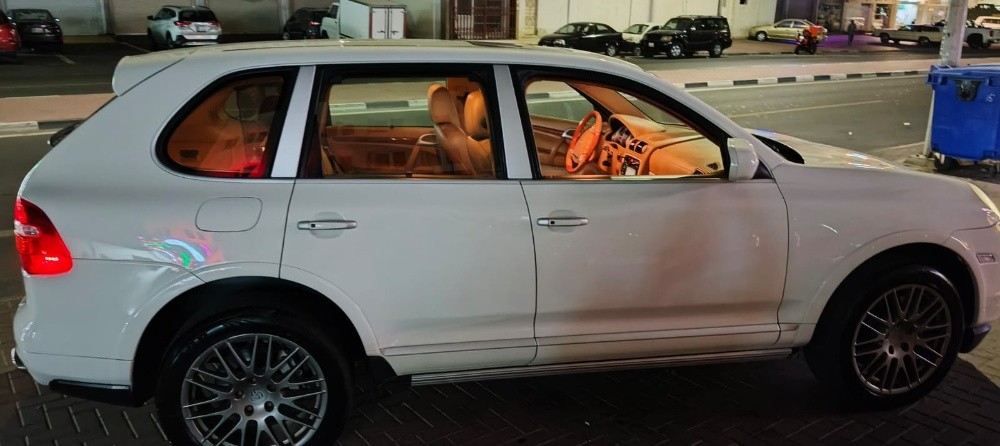 Porsche cayenne - 1