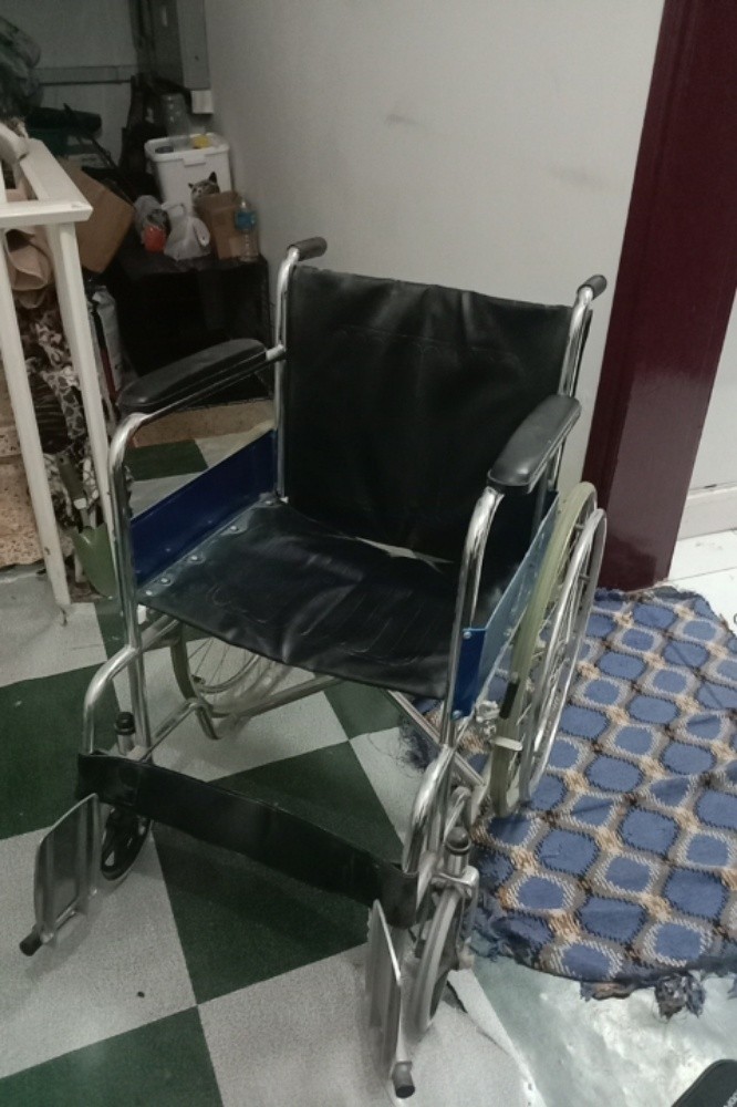 selling for 600 negotiable - 1