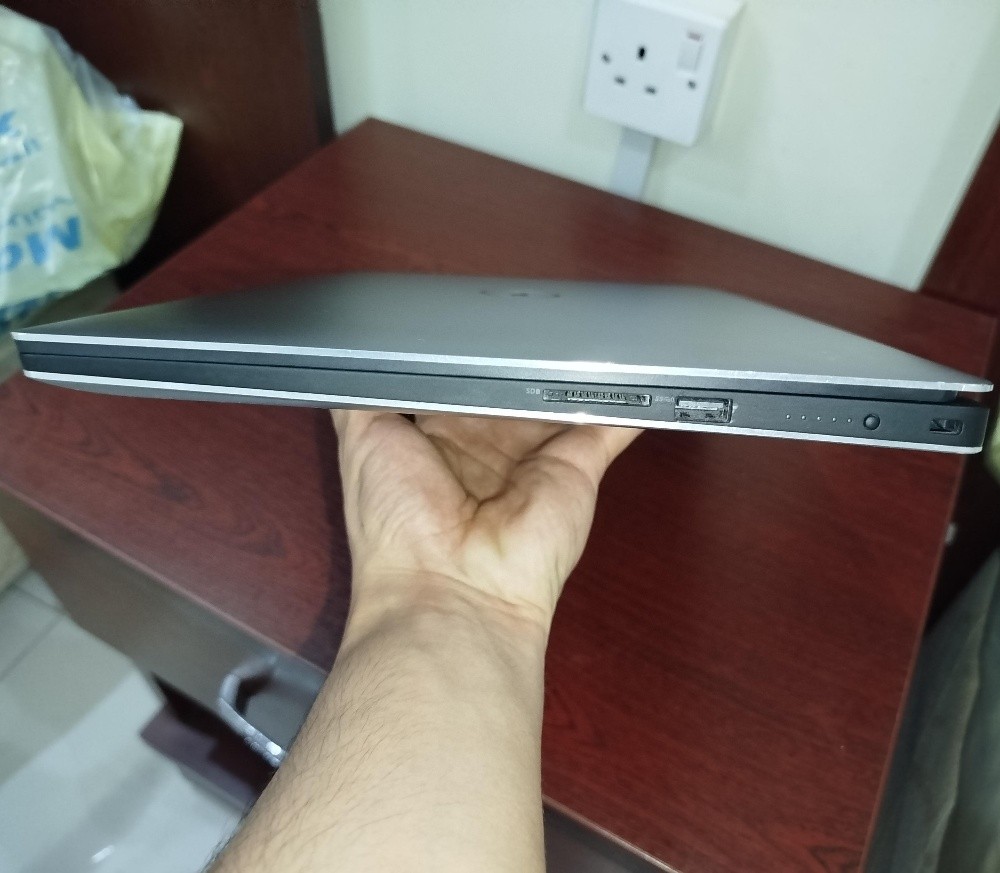 DELL XPS15 - 3