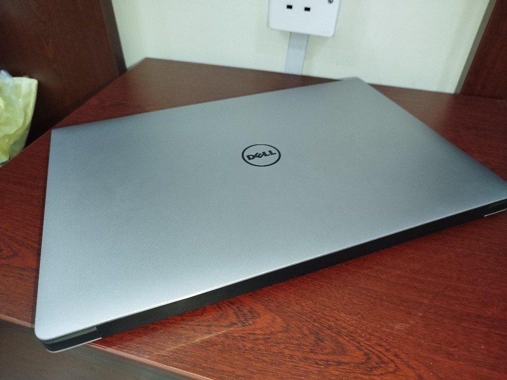 DELL XPS15 - 8