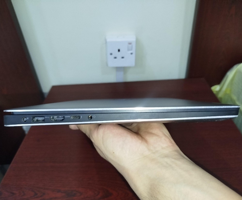 DELL XPS15 - 4