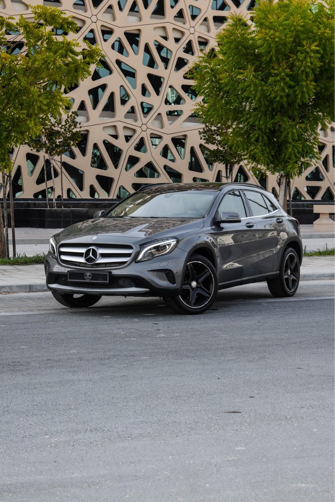 GLA250 Mercedes - 1
