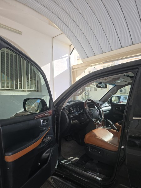 LX570 2011 NEGOTIABLE - 5