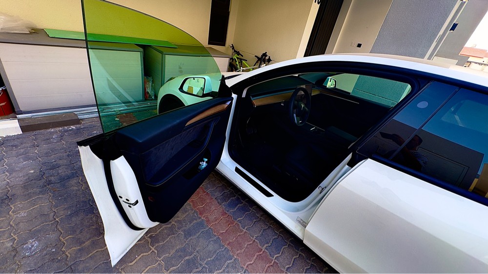 TESLA MODEL Y LONG RANGE 4WD - 10