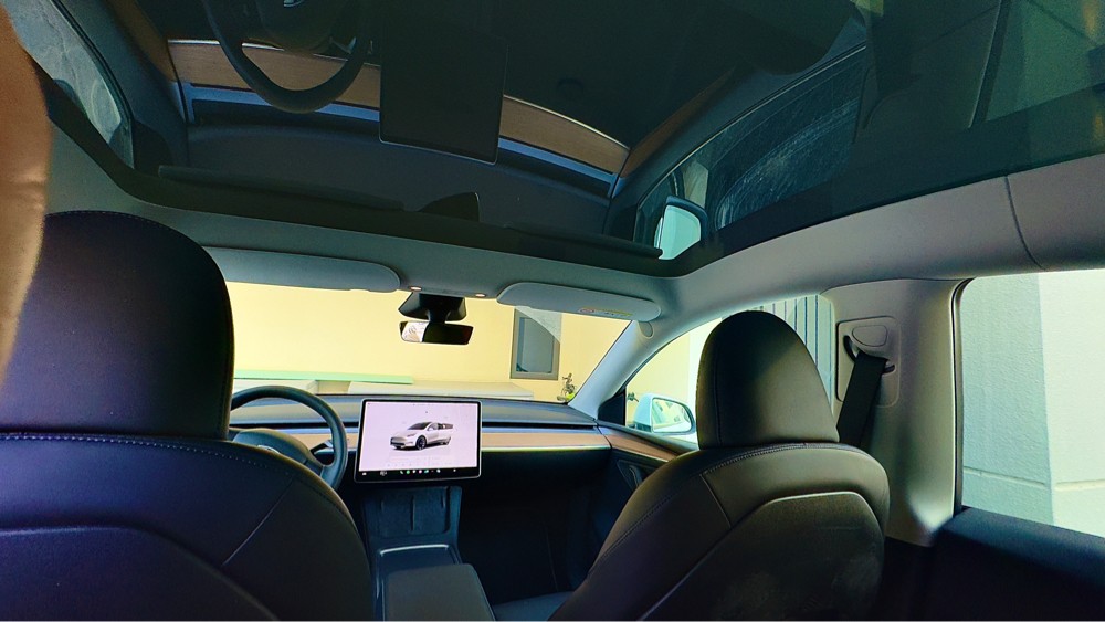 TESLA MODEL Y LONG RANGE 4WD - 9