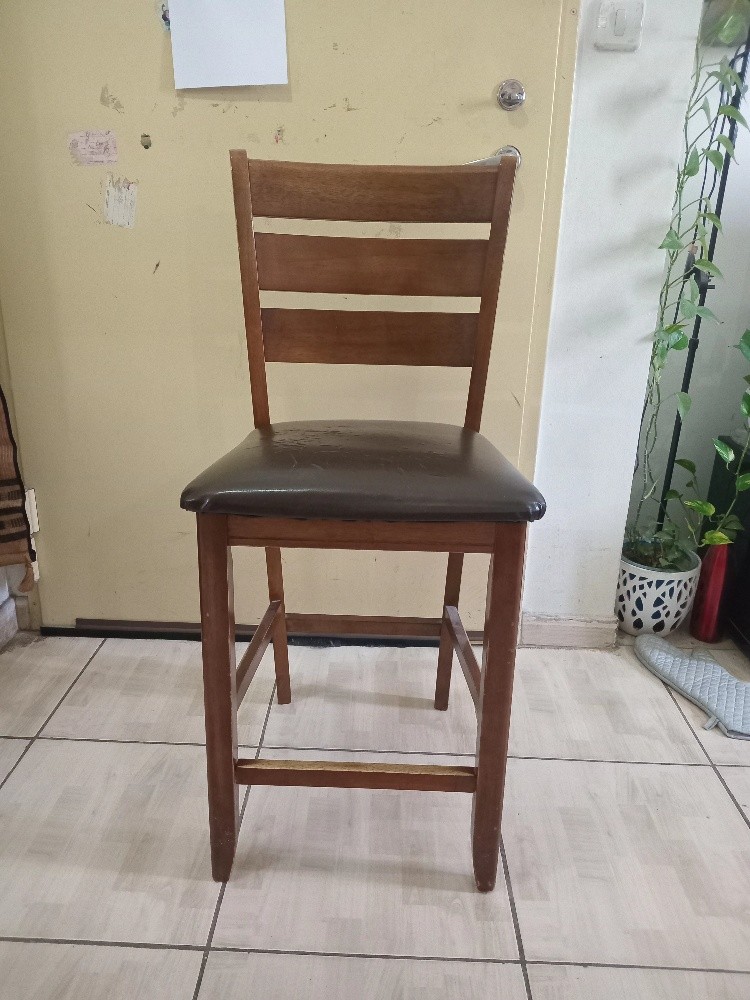 7 seater Dining table URGENT SALE - 7