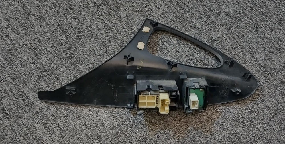 camry door lock and glass control - 2