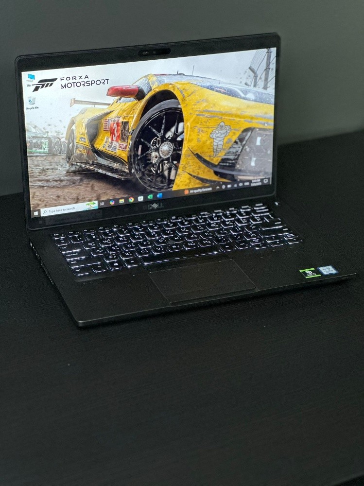 DELL i5 8th touch screen ssd - 8
