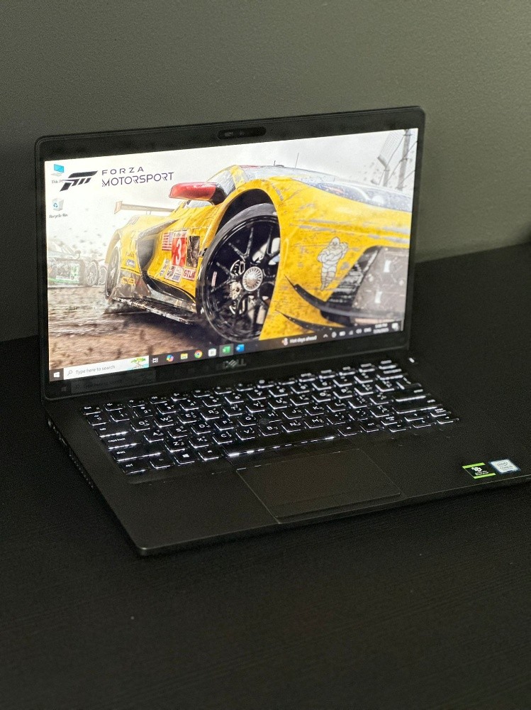 DELL i5 8th touch screen ssd - 1