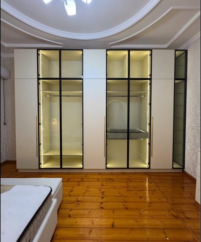 Tv Decor Coupboard Curtains Etc - 9