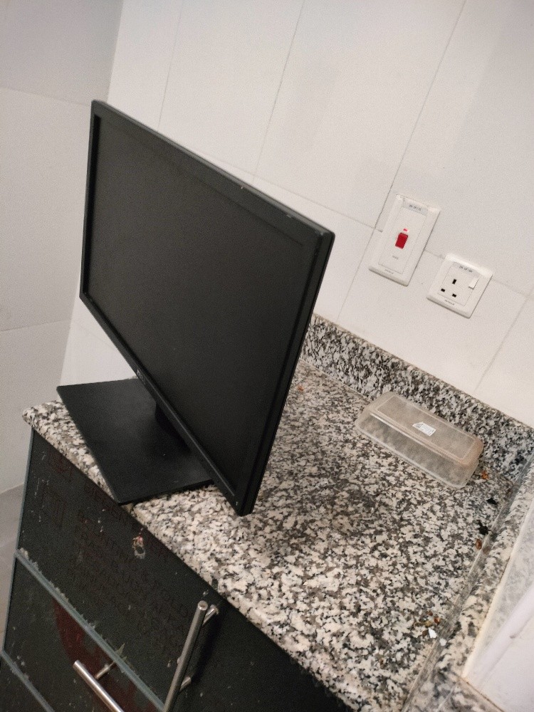 dell monitor new size is 21.5 - 2