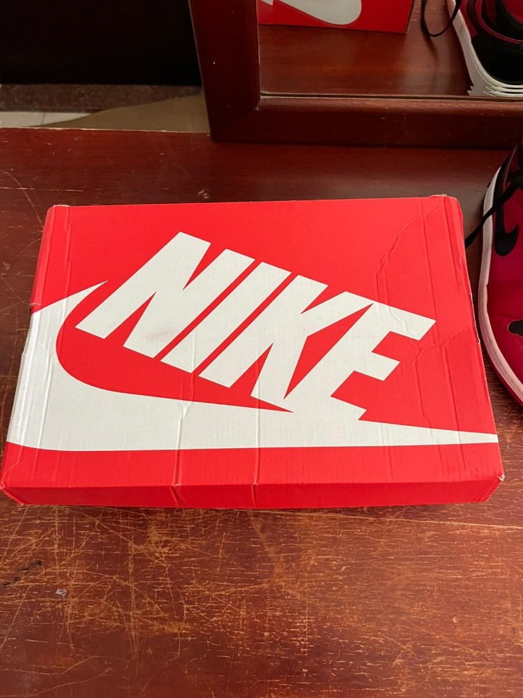 Air Jordan 1 Mid Reverse Bred - 5