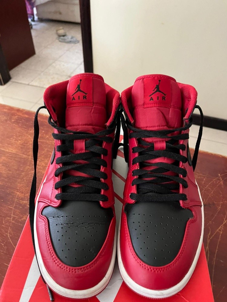 Air Jordan 1 Mid Reverse Bred - 1