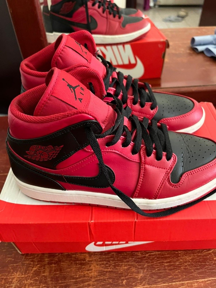Air Jordan 1 Mid Reverse Bred - 2