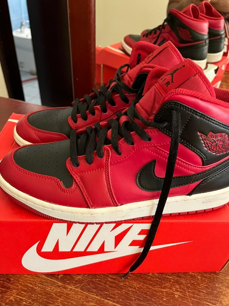 Air Jordan 1 Mid Reverse Bred - 3
