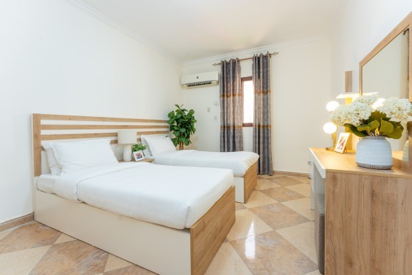 Modern 4 Bedroom Villa - 10