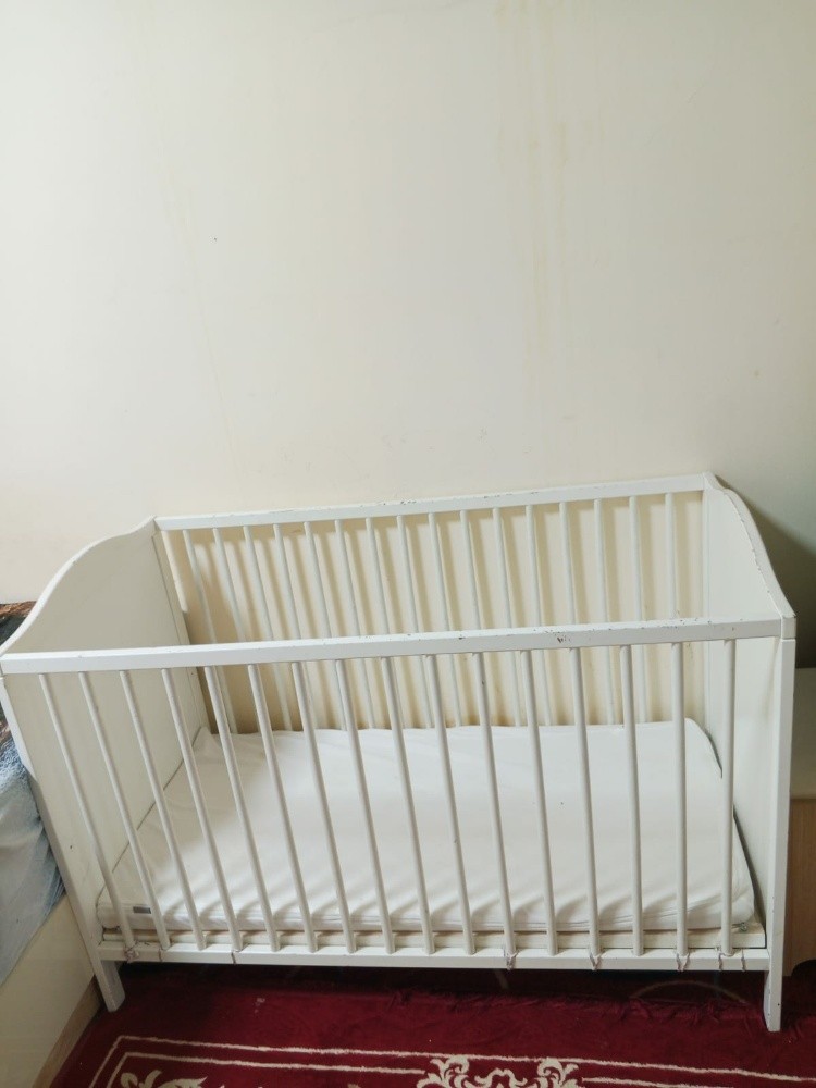 Wooden baby crib - 3