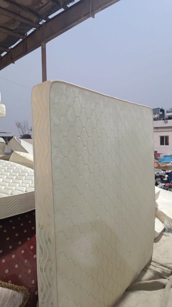 مرتبة سرير مزدوجة للبيع بحالة ممت - 3